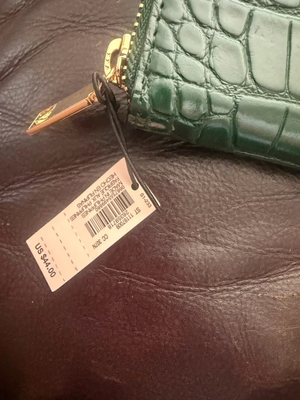 Victoria's Secret Green Croc-Embossed Zip Pouch with Gold Hardware - Picture 3 of 5
